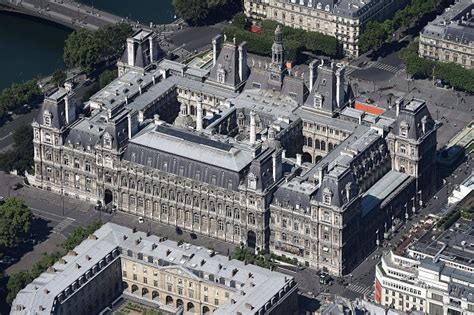 Ce nest pas une langue officielle la Ville de Paris attaquée en