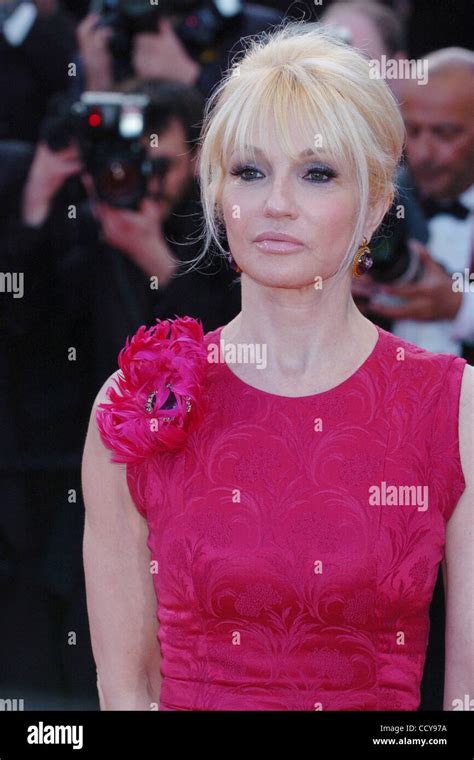 Actress Ellen Barkin Attends The Premiere Of Wall Street Money Never