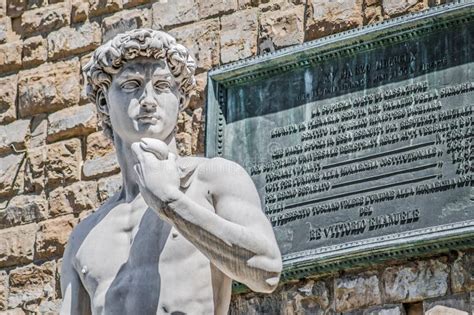 Estatua De Michelangelos David En Florence Italy Fotograf A Editorial