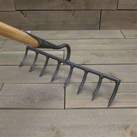 DeWit Tools Heavy-Duty Garden Rake: Gardenista