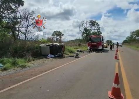 Carro Bate Em Barranco Capota E Homem Morre Ap S Acidente Metr Poles