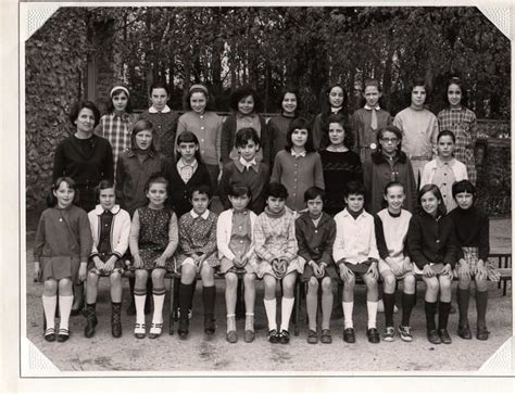 Photo de classe CM2 1968 1969 école ARLUISON Enseignant Mme