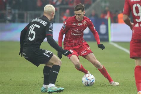 Pko Ekstraklasa Wa Ny Krok Kghm Zag Bia Lubin Widzew D Obroni