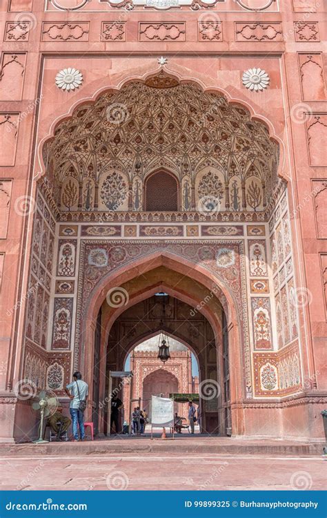 Entrance Of The Badshahi Mosque Editorial Image Image Of Brick