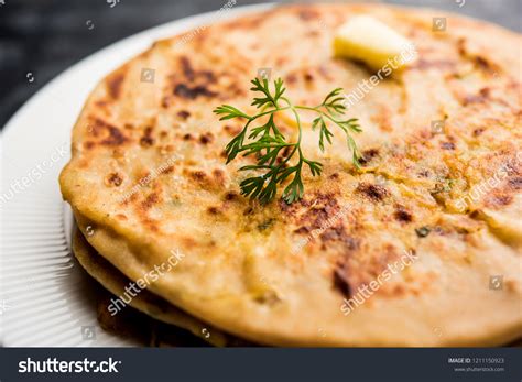 Aloo Paratha Indian Potato Stuffed Flatbread库存照片1211150923 Shutterstock