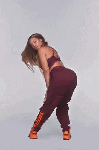 Queen Bey Beyonce Queen Bey Beyonce Ivy Park Discover Share GIFs