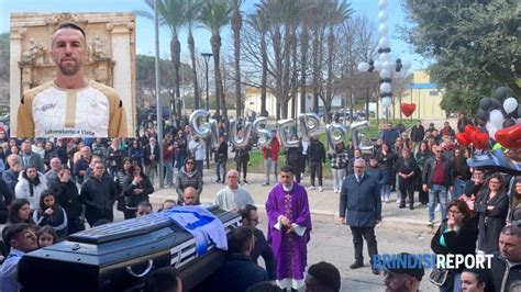 Palloncini Bianconeri E La Maglia Del Brindisi Nellultimo Viaggio Di