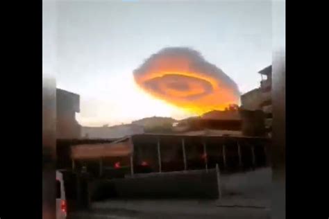 Awan Lentikular Muncul Di Turkiye Bentuknya Mirip Ufo Wargasipil