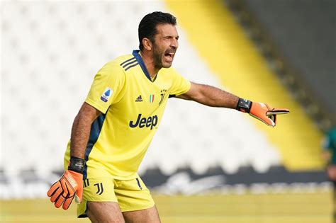 La Storia Di Gianluigi Buffon Tutto Sul Portiere Italiano Sport Magazine