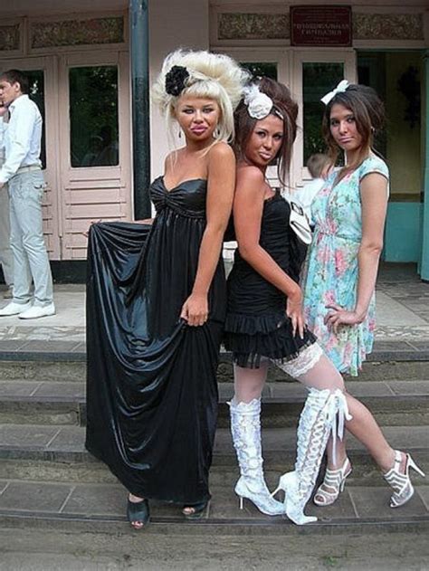 Самые смешные и нелепые наряды на выпускной: подборка фото