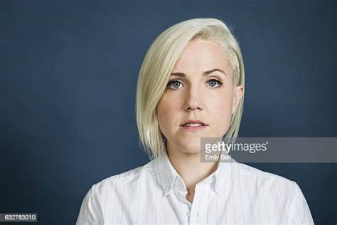 Hannah Hart Photos Et Images De Collection Getty Images