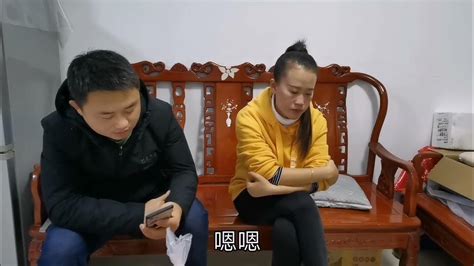 打工夫妻：媳妇得知丈母娘生病晕倒，忍不住泪流满面，小伙心疼了 Youtube