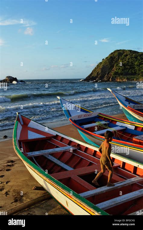 Barcos De Pesca En La Playa La Playa De Guayac N Isla Margarita