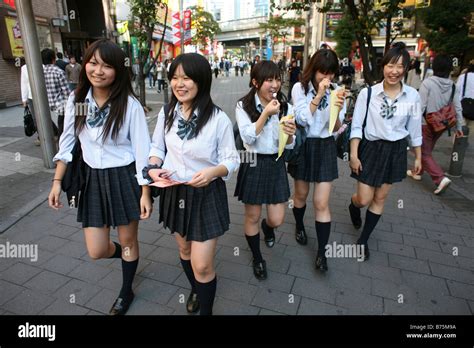 Japanischer Student Auf Dem Weg Zur Schule In Tokio Japan