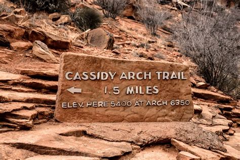 Cassidy Arch Hiking Guide Uncover Capitol Reef S Hidden Gem Waylesstravelers