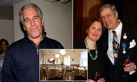 Jeffrey Epstein Repeatedly Dined At NYC S Top Restaurants After He Was Listed As A Sex Offender