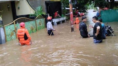 Banjir Di Jakarta Rendam 54 RT Ketinggian Capai 2 7 Meter