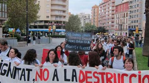 Más de un millar de personas salen a la calle en Palma para protestar