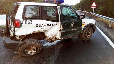 Un Coche De La Guardia Civil Destrozado En Un Accidente En Chantada