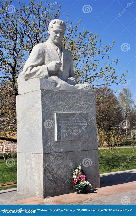 Monumento Ao Acadêmico Valentin Petrovich Glushko Desenhista De