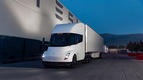 Tesla Semi Auslieferungen Von Elektro Lkw Sollen Laut Elon Musk 2022