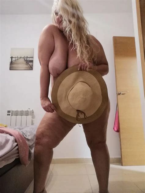 Straw Hat And Big Natural Tits Sexy Bbw Milf Nude Pics Xhamster