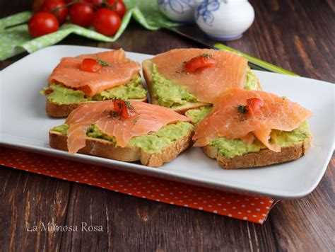 Avocado Toast Al Salmone Con Pomodorini E Aneto Deliziosi