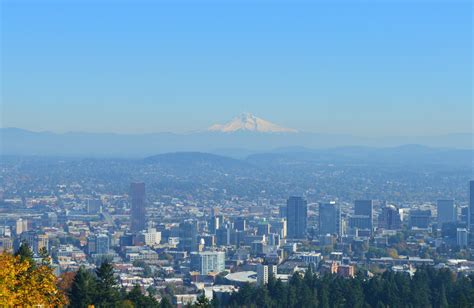 Portland looked beautiful on this sunny October day! : r/Portland