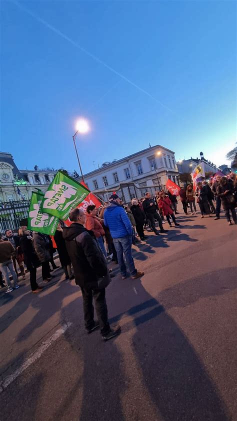 Ain Manifestation à Bourg Il fallait nous retrouver là après cette