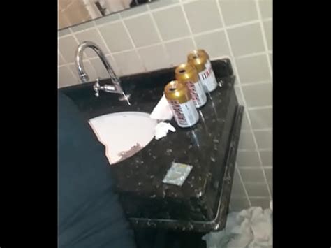 Comendo A Gostosa No Banheiro XVIDEOS