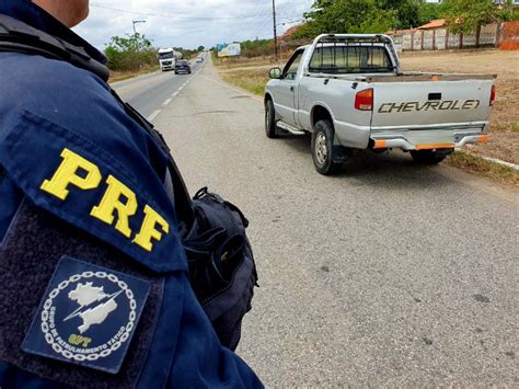 PRF prende idoso que dirigia bêbado e fazia gestos obscenos para