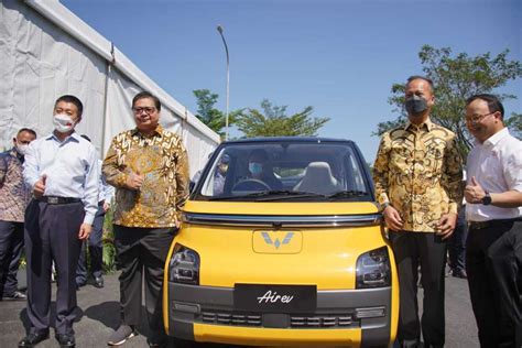 Wuling Luncurkan Produksi Mobil Listrik Airlangga Dukung Akselerasi