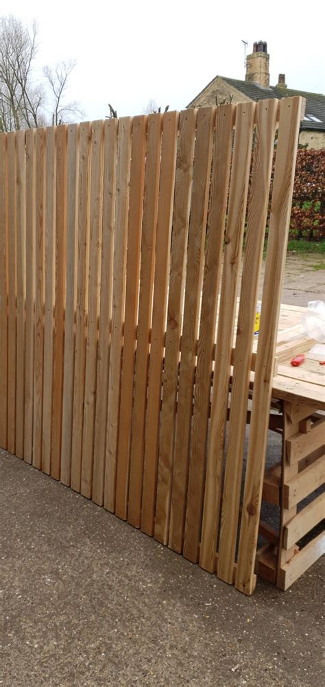 Siberian Larch Fencing Panel Rounded Edge Horizintal Vertical Battens