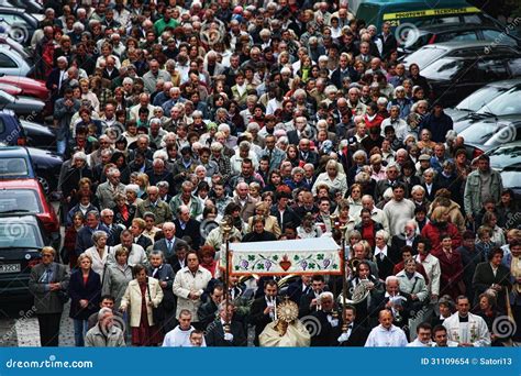 Huge Crowd Of People Editorial Stock Image Image Of People 31109654