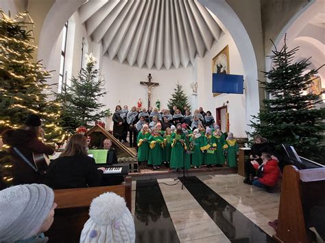 Koncert kolęd Klemensiątka wraz z Chórem Za Tobą Parafia św