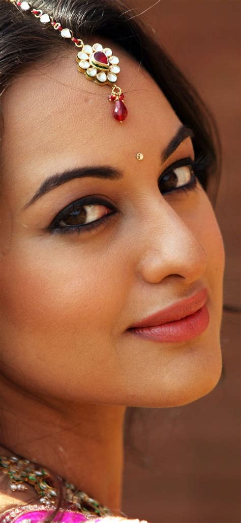 Celebrity Sonakshi Sinha Indian Actress Face Close Up Hd Phone