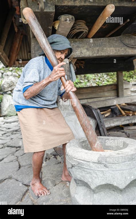 Pounding Rice High Resolution Stock Photography And Images Alamy