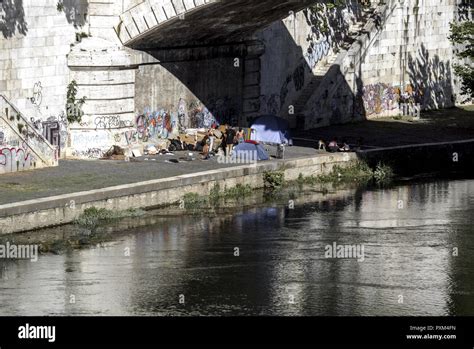 Homeless People Under Bridge In Hi Res Stock Photography And Images Alamy