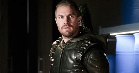 Stephen Amell Will Guest Star In The Flash Season 9