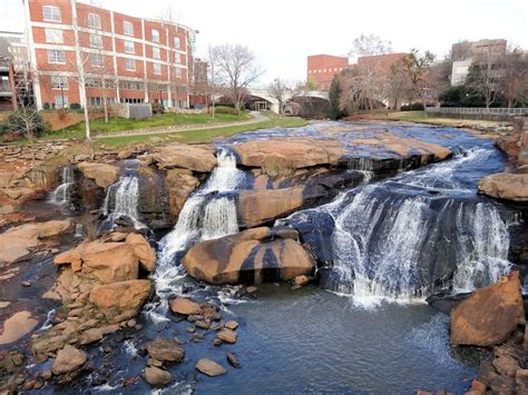 Femme au foyer: Liberty Bridge and Falls Park on the Reedy River