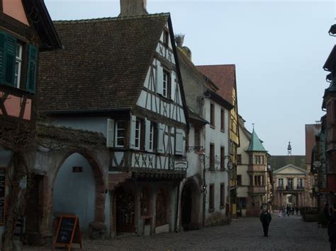 Tourisme A Riquewihr A Une Heure Du Gite Strasbourg Berstett En Alsace