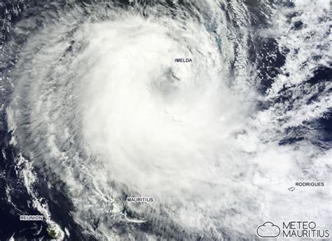 Alerte Cyclonique De Classe Bienvenue A L Ile Maurice