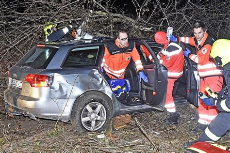 Horror Crash Bei Ebersberg Frau Schwer Verletzt Abendzeitung M Nchen