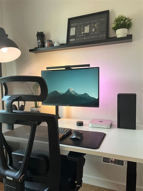 Toms Minimalist Desk Setup Achieving Optimal Focus And Productivity