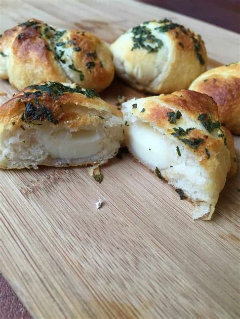 Cheesy Garlic Crescent Roll Knots To Eat Drink Be Married Recipe