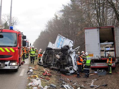 Soufflenheim Faits Divers Deux Morts Dans Un Choc Frontal Entre Une