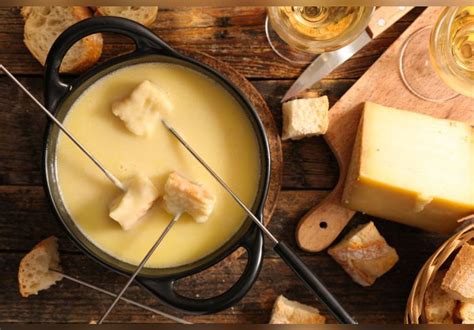 Fondue Savoyarde Recette Traditionnelle Fondue Au Fromage