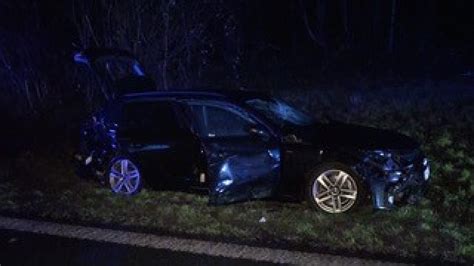 Wüste Flucht von Audi Fahrer vor Polizei endet mit Unfall