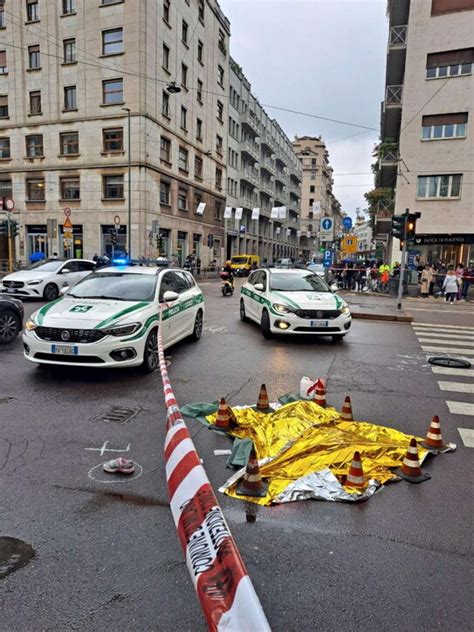 Milano Ciclista Enne Travolta E Uccisa Da Una Betoniera