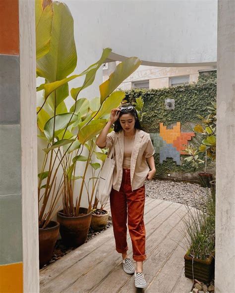 11 Padu Padan Outfit Dengan Pants Ala Febby Rastanty